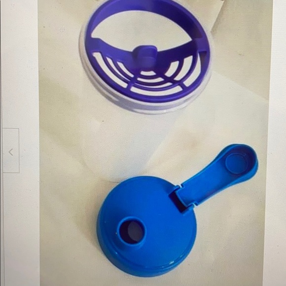 Tupperware quick shake container - Picture 3 of 5